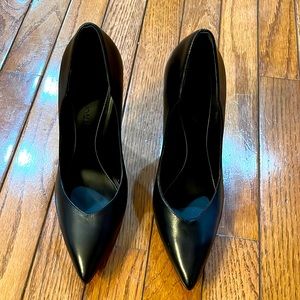 Kendall & Kylie brand new never worn SZ 6 black pumps